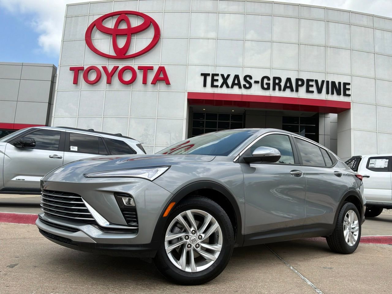 Used 2025 Buick Envista Preferred image 2