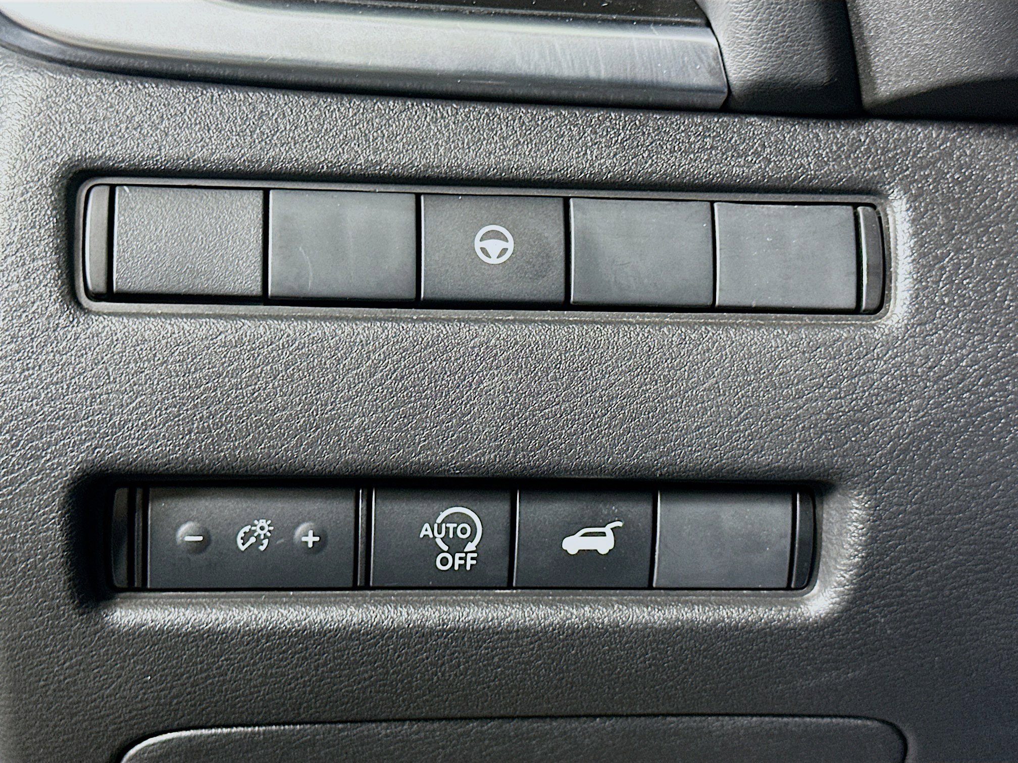Used 2025 Nissan Rogue SV FWD image 17