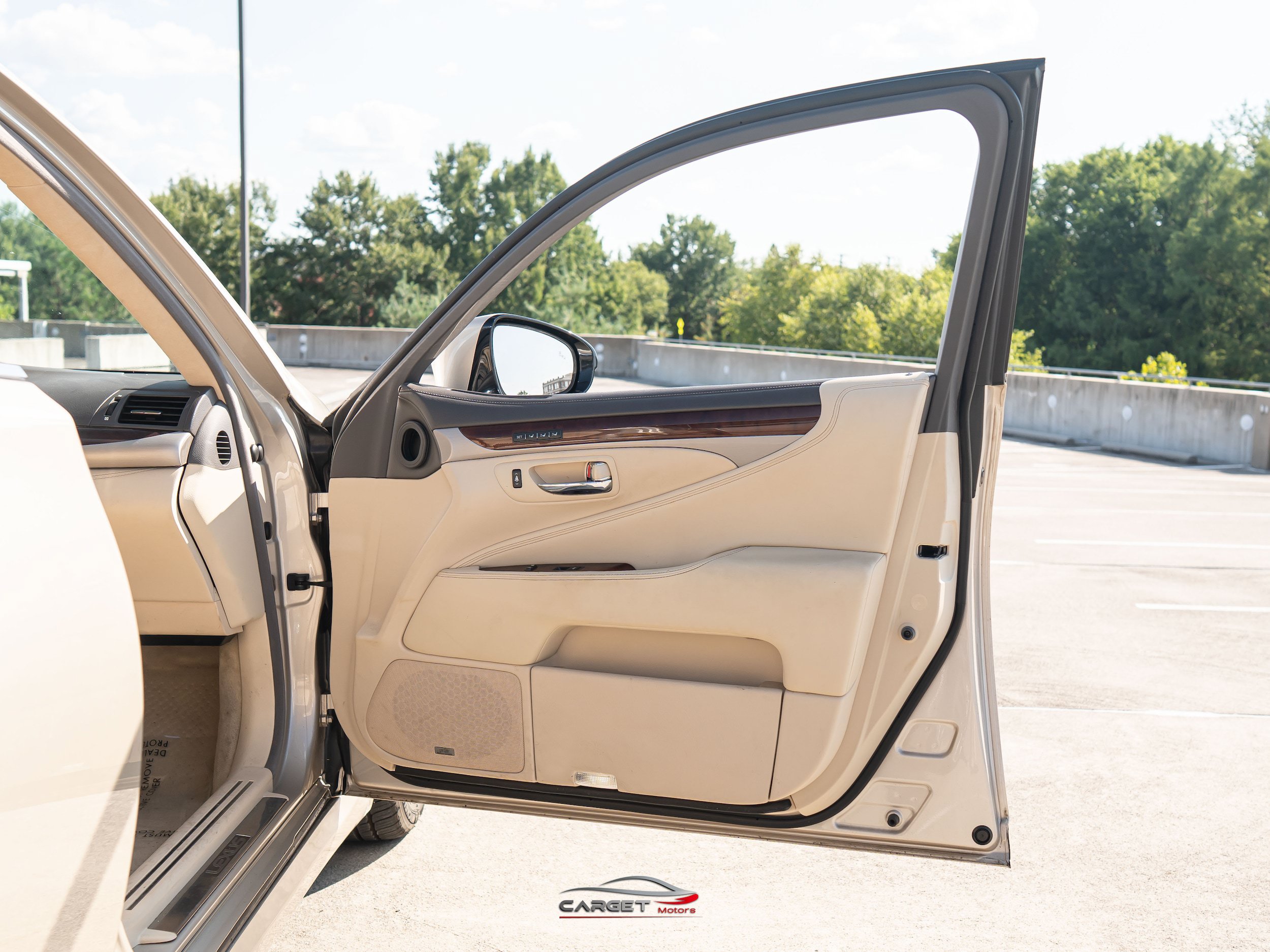 Used 2015 Lexus LS 460 AWD w/ Comfort Package image 40