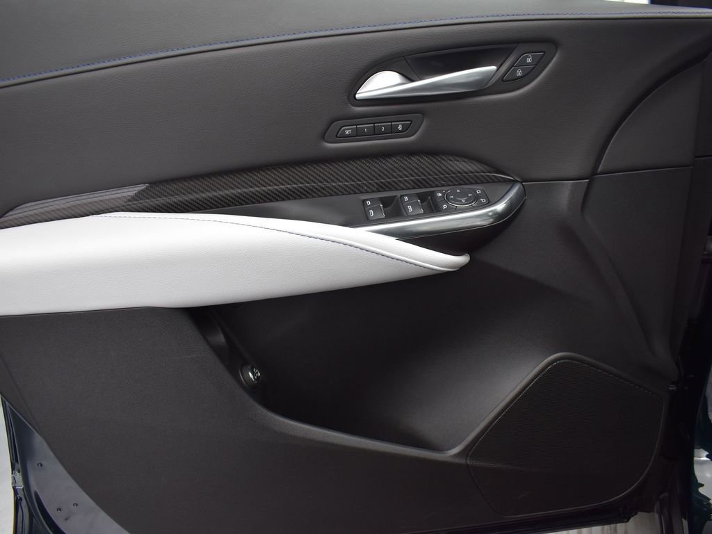 Certified 2025 Cadillac XT4 Sport image 9