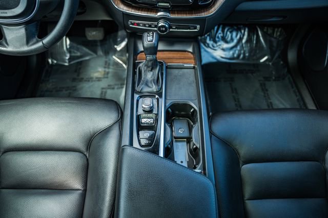 Used 2021 Volvo XC60 T5 Momentum w/ Advanced Package AWD/4WD image 27