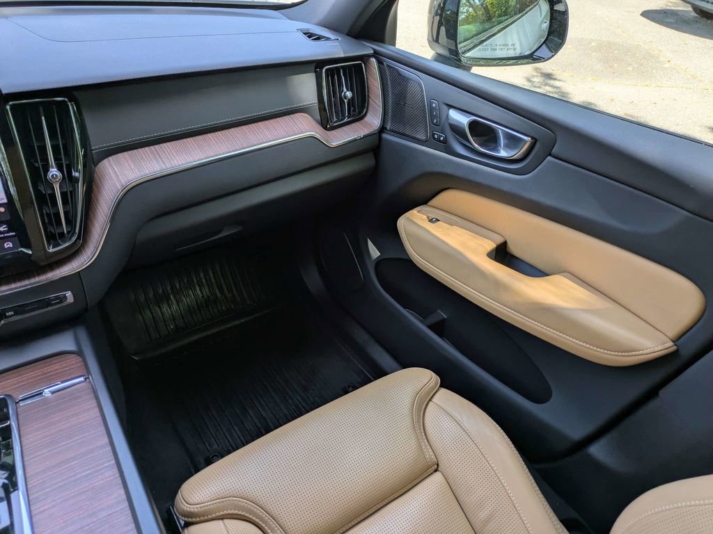 Certified 2023 Volvo XC60 B5 Ultimate w/ Protection Package Premier FWD image 17