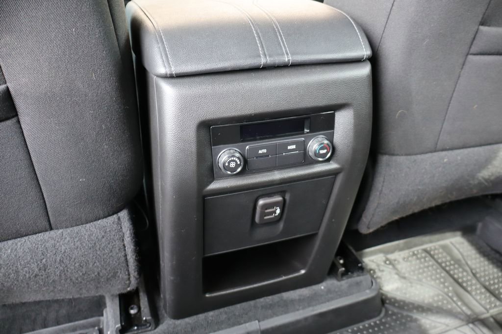 Used 2023 Chevrolet Traverse LT FWD image 41