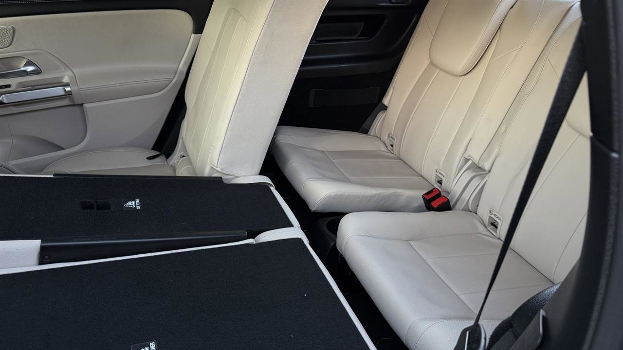 Used 2021 Mercedes-Benz GLB 250 4MATIC w/ Premium Package image 71