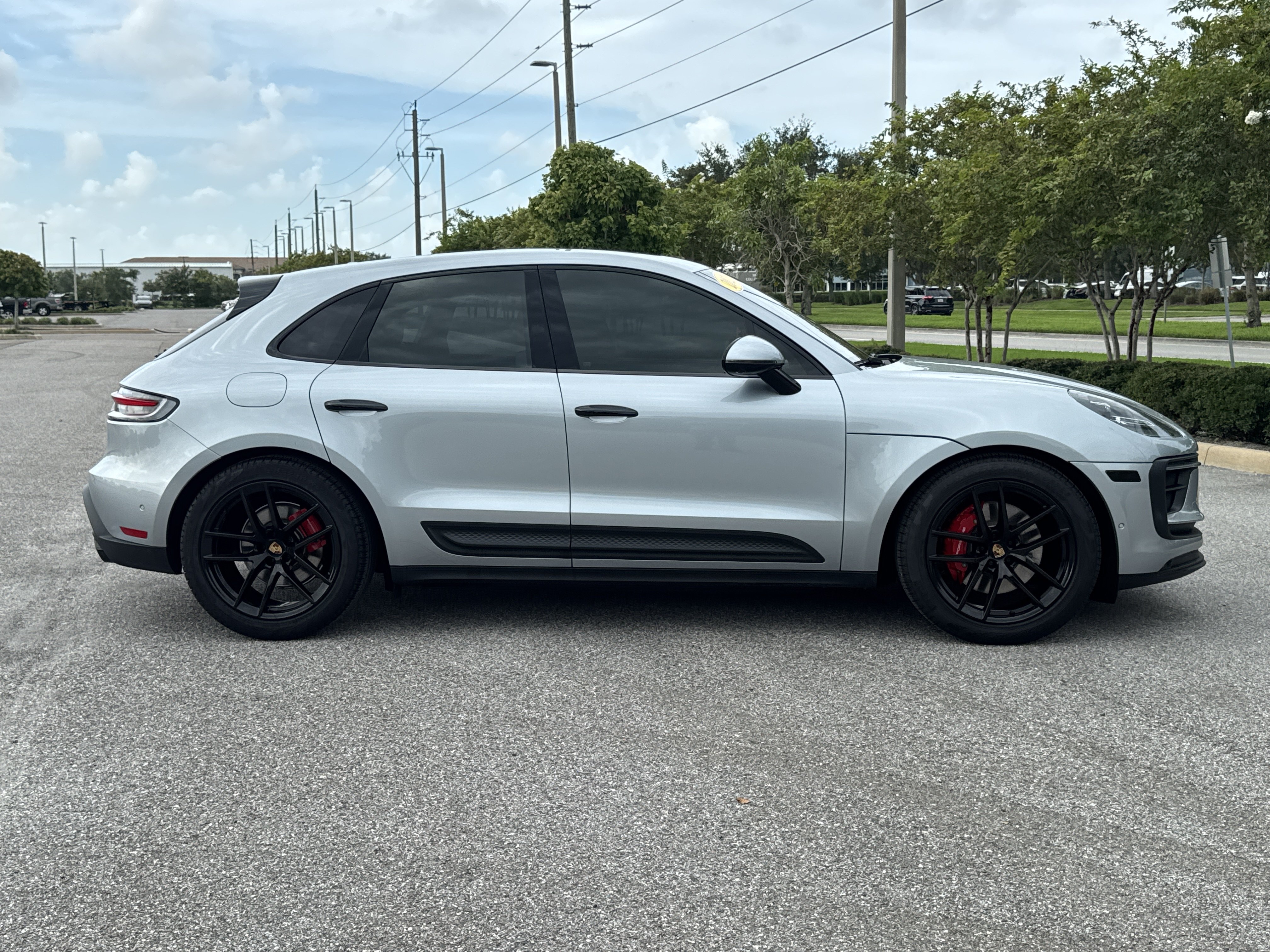 Used 2023 Porsche Macan S AWD/4WD image 3