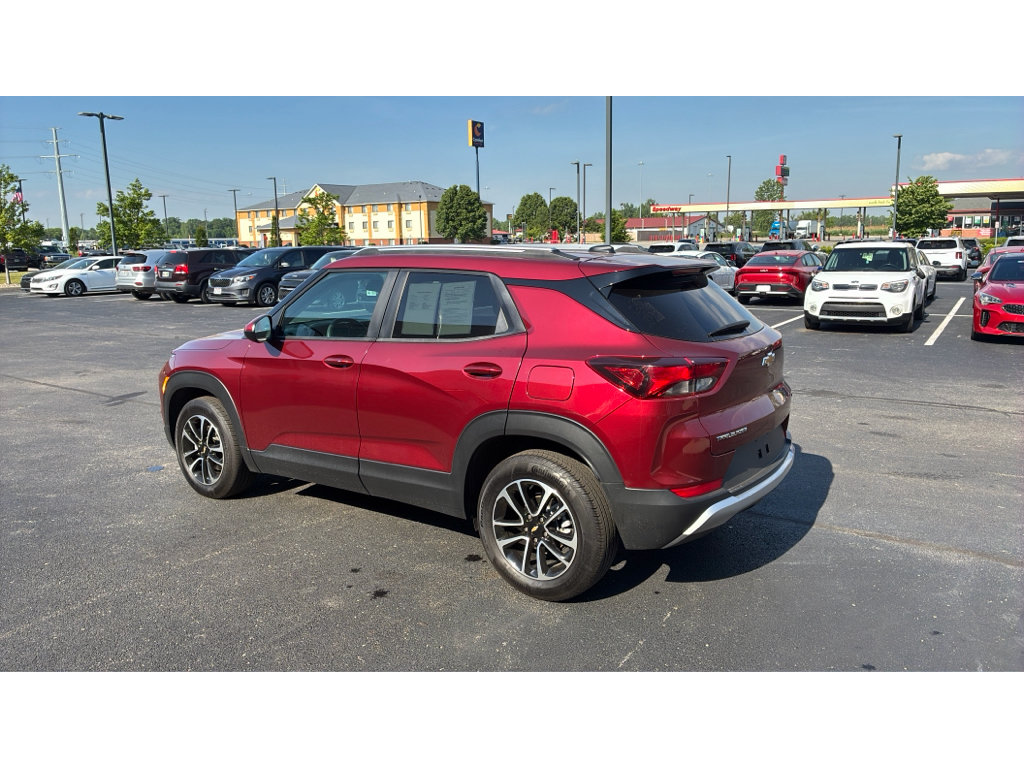 Used 2025 Chevrolet TrailBlazer LT FWD image 4