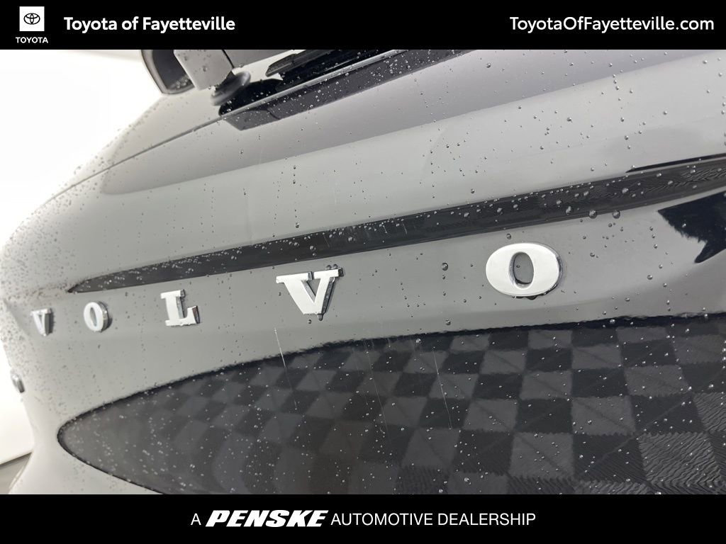 Used 2023 Volvo XC40 Recharge Plus image 3