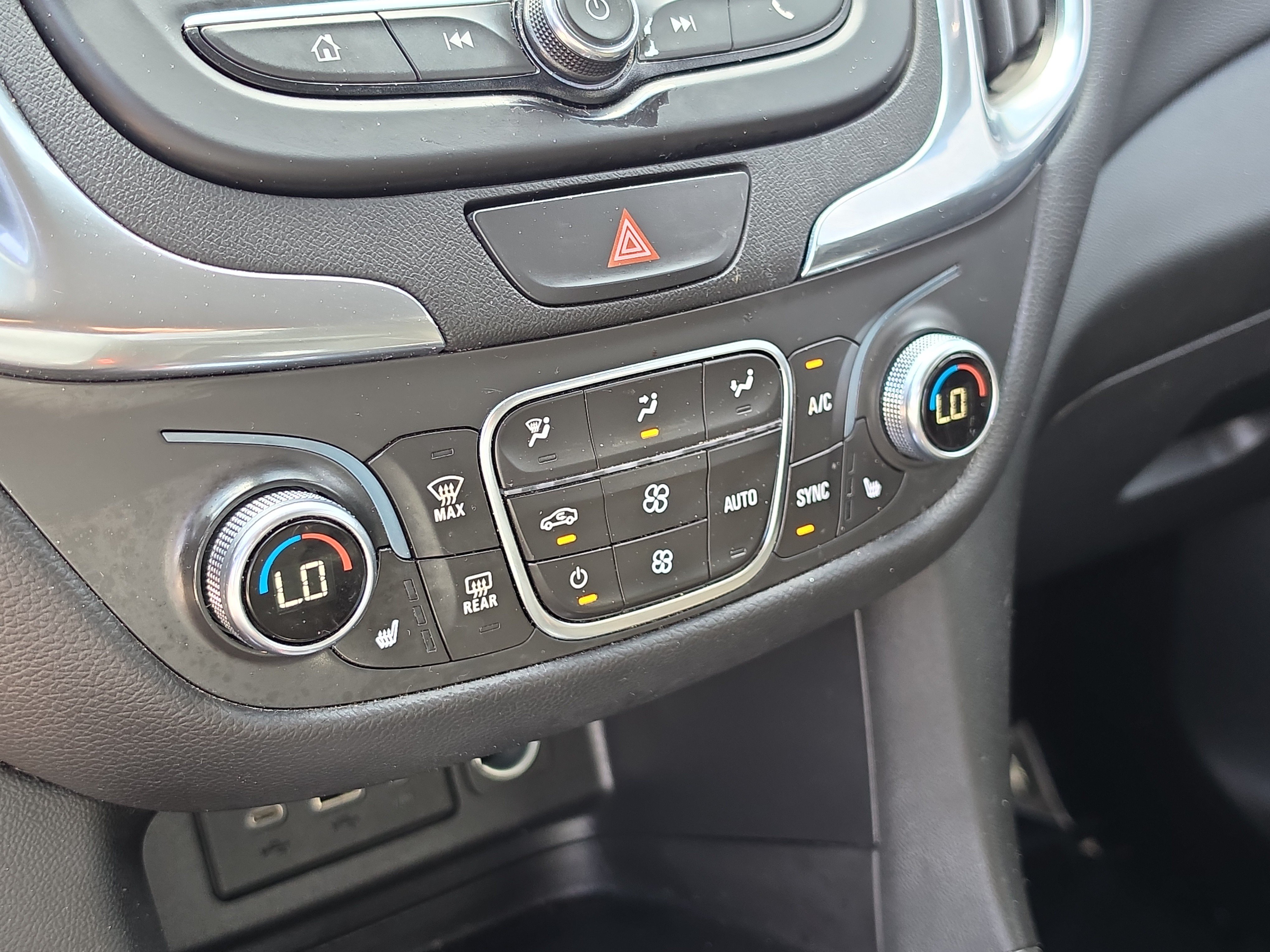 Used 2021 Chevrolet Equinox LT FWD image 25