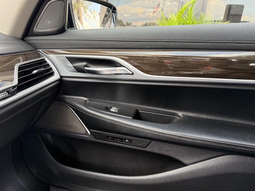 Used 2019 BMW 740i xDrive image 32