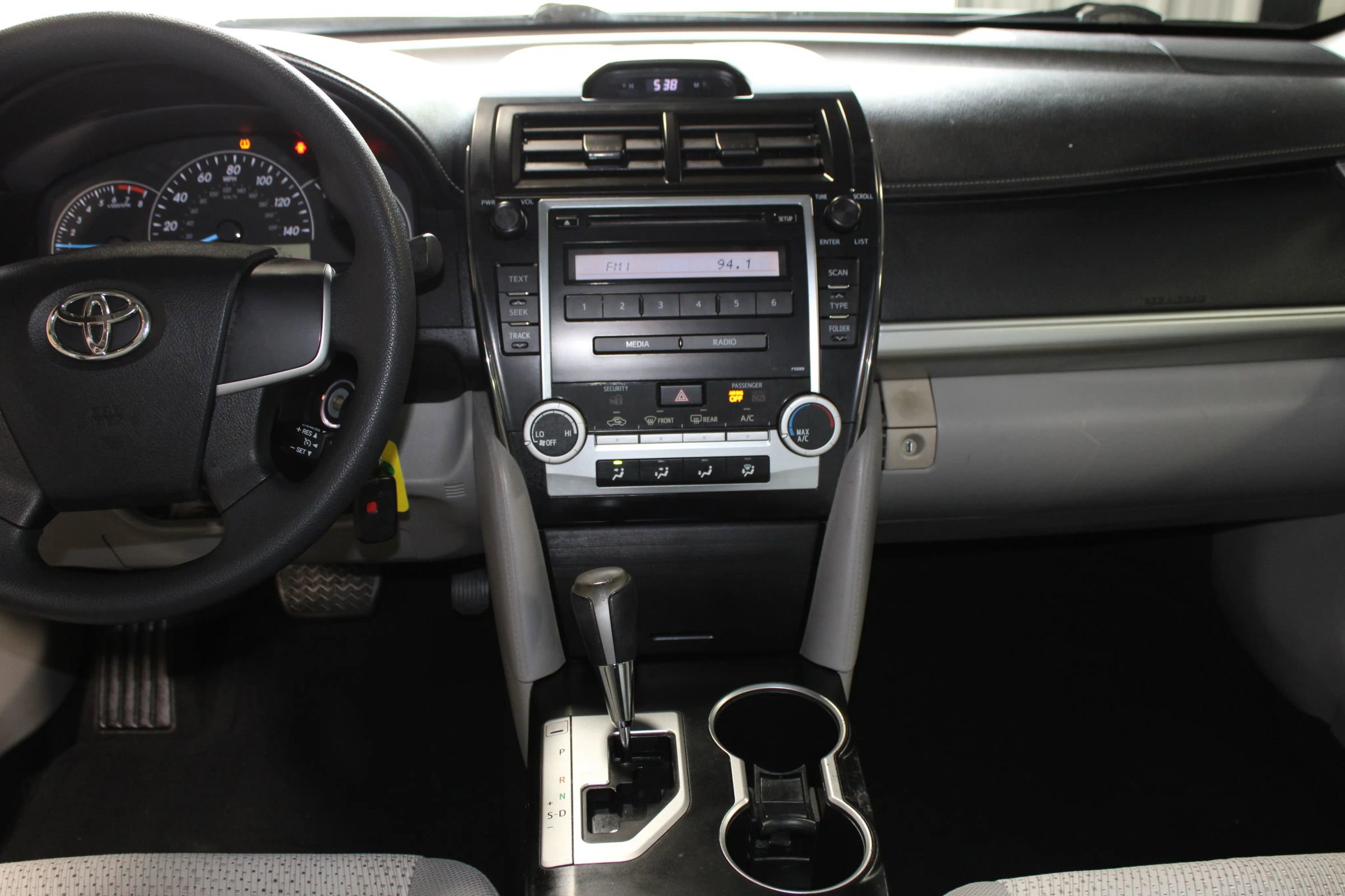 Used 2012 Toyota Camry L FWD image 14