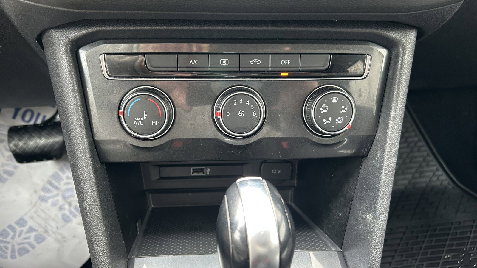 Used 2018 Volkswagen Tiguan S image 33