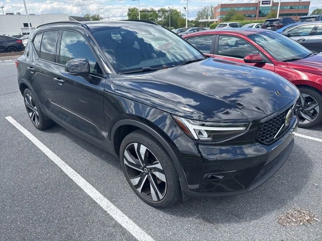 Used 2024 Volvo XC40 B5 Plus w/ Protection Package Premier AWD/4WD image 3