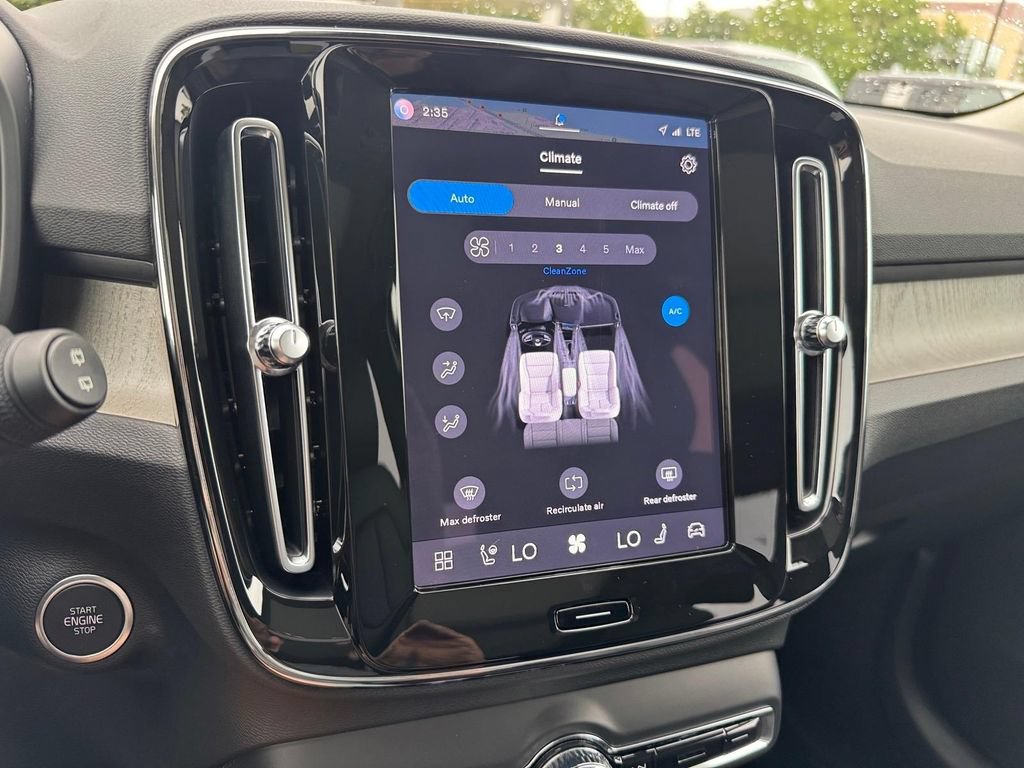 Certified 2023 Volvo XC40 B5 Plus w/ Climate Package AWD/4WD image 18