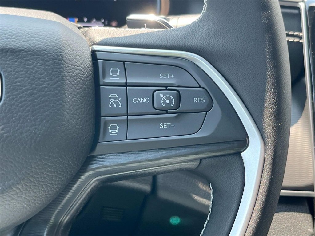 New 2025 Jeep Grand Cherokee Altitude image 27