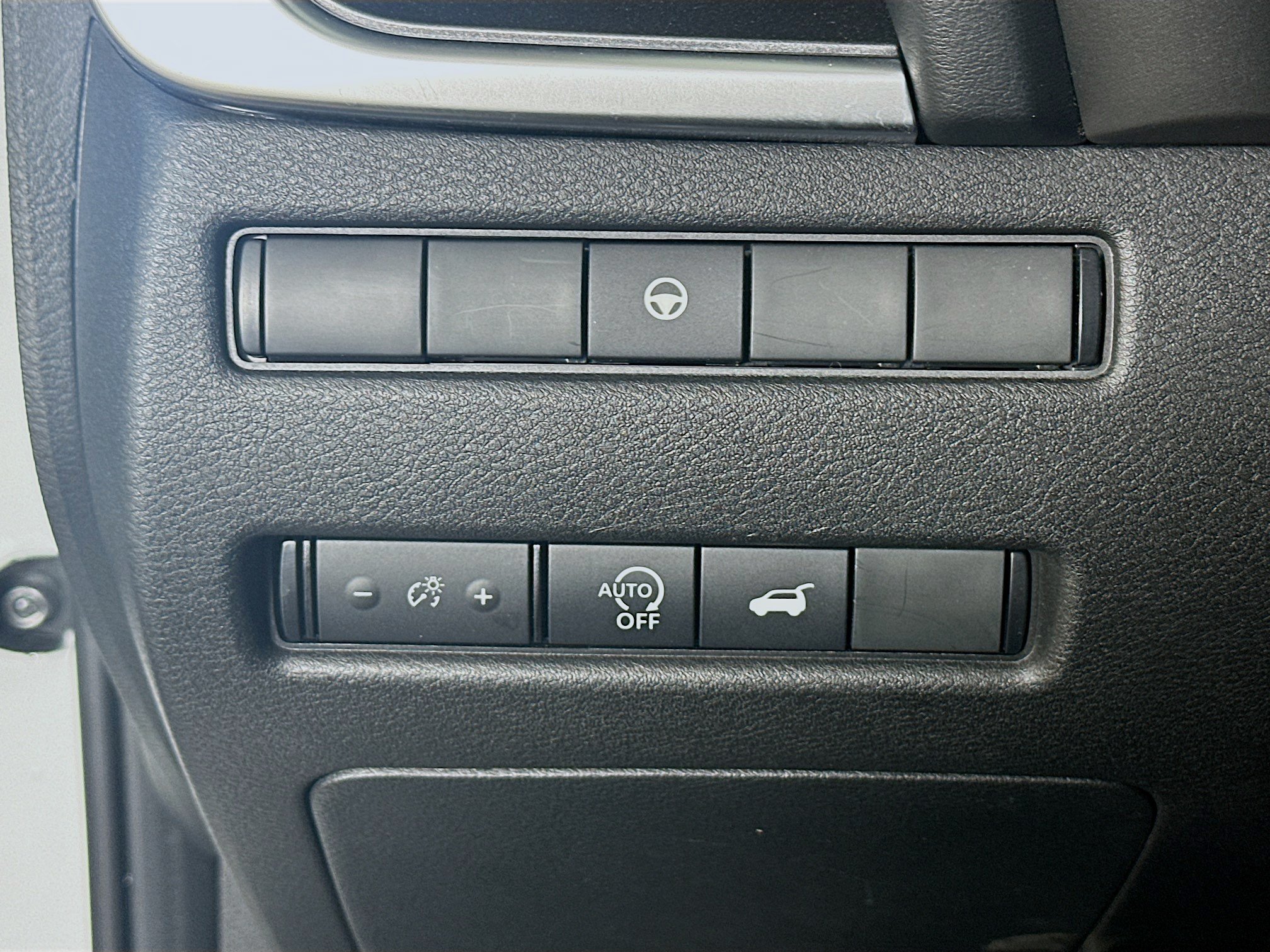 Used 2025 Nissan Rogue SV AWD/4WD image 17