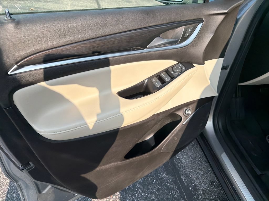 Used 2019 Buick Enclave Essence AWD/4WD image 12