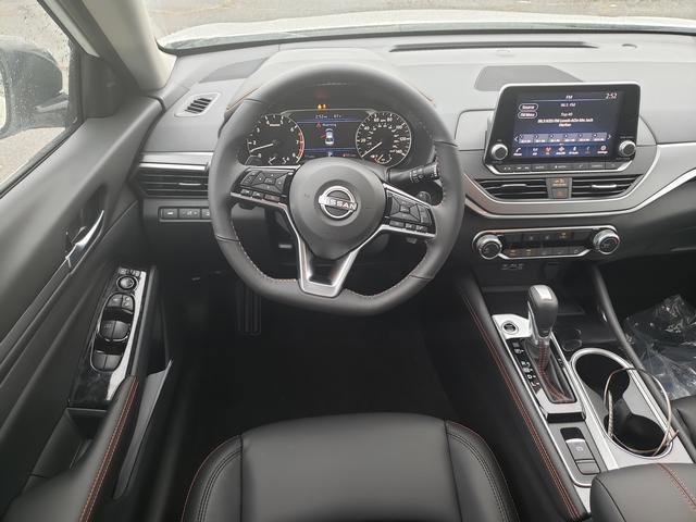 New 2025 Nissan Altima 2.5 SR image 17