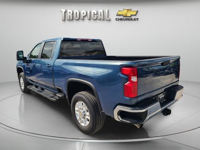 Used 2025 Chevrolet Silverado 2500 LT AWD/4WD image 3