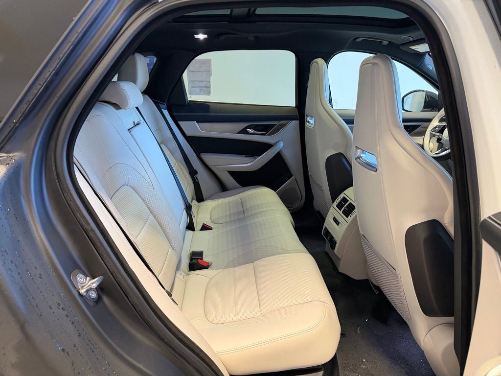 New 2025 Jaguar F-PACE R-Dynamic S image 15