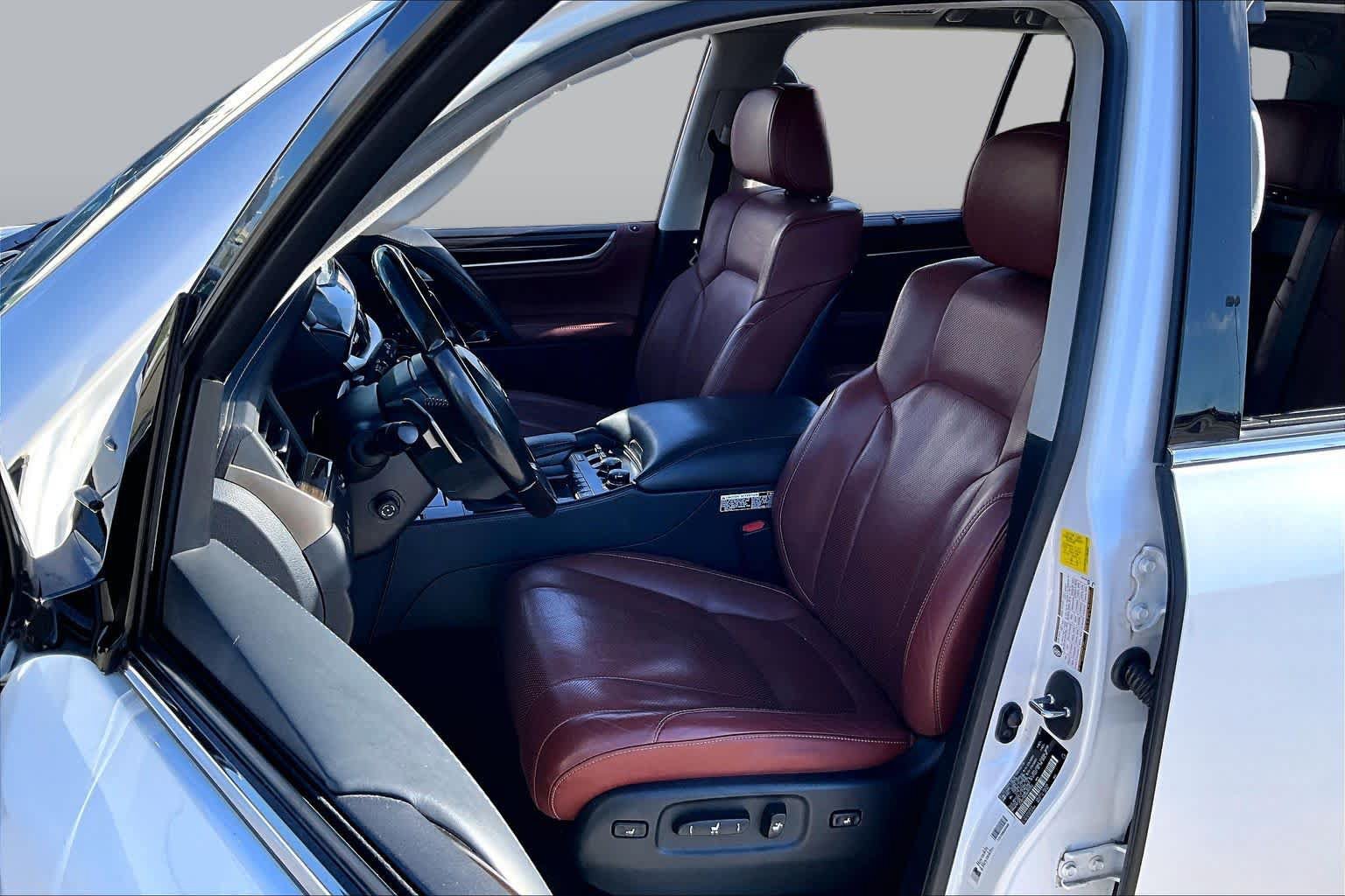 Used 2021 Lexus LX 570 4WD w/ Luxury Package image 7