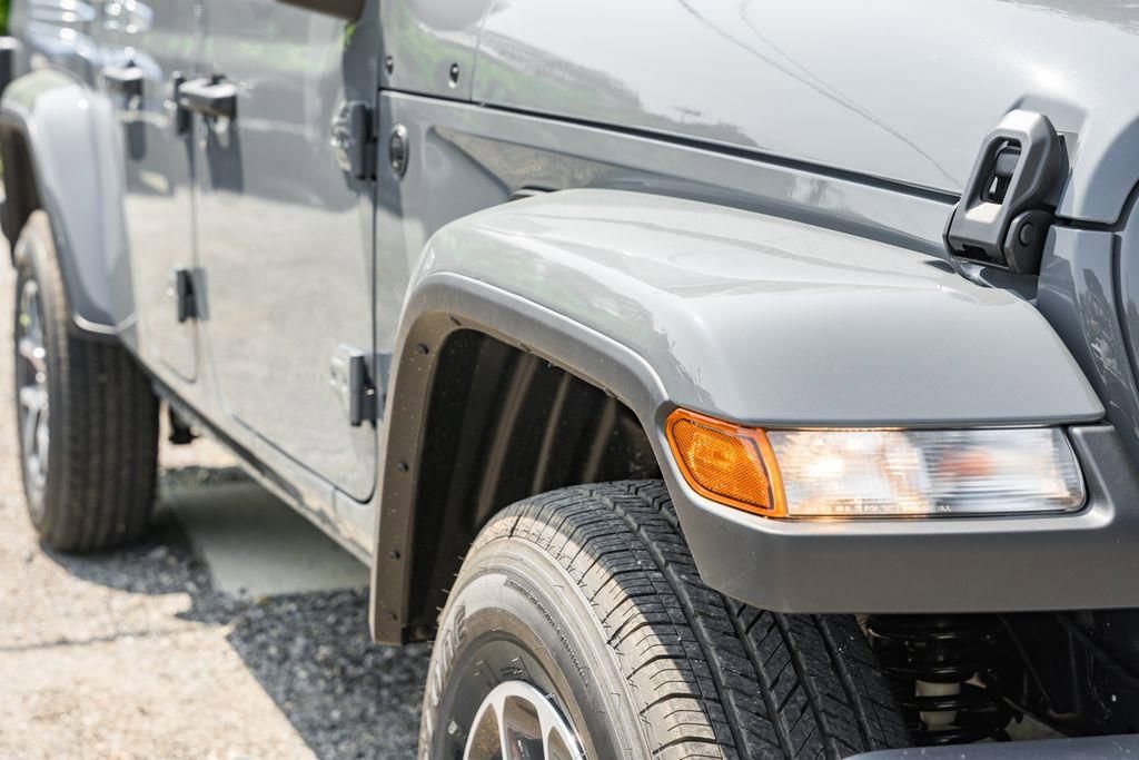 New 2025 Jeep Gladiator Sport AWD/4WD image 15