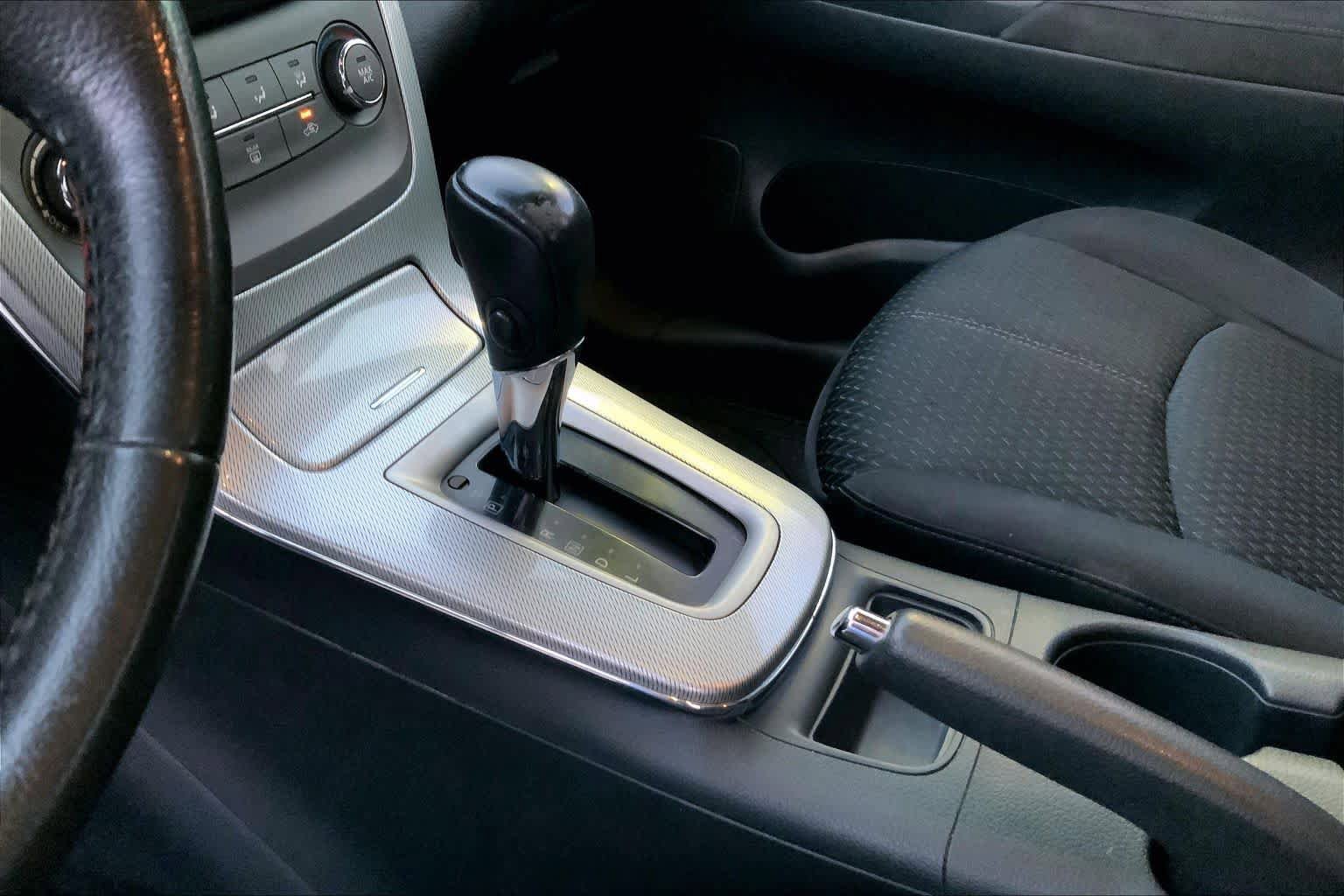 Used 2014 Nissan Sentra SR w/ SR Driver Package FWD image 16