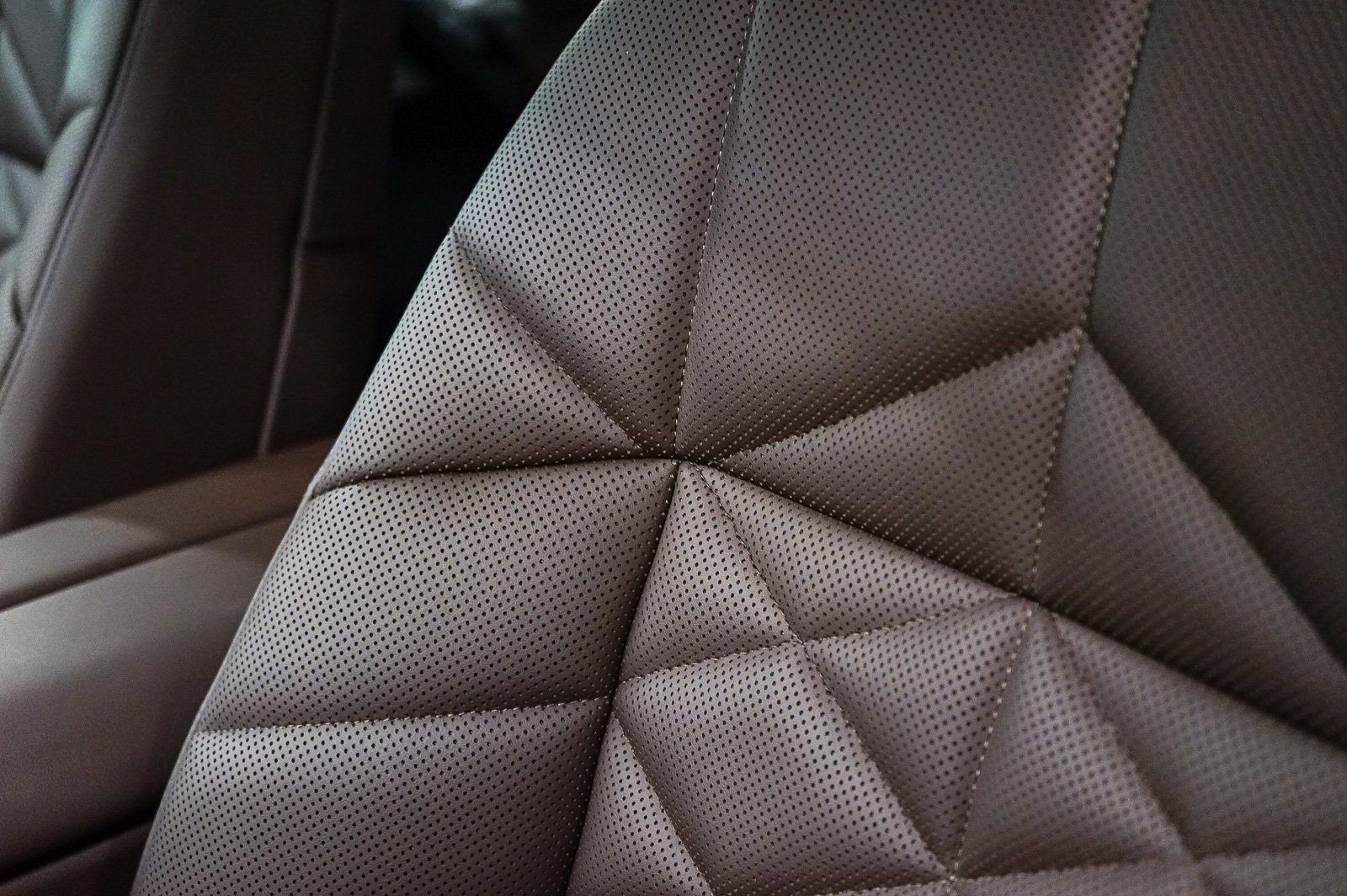 Used 2025 BMW 740i w/ Premium Package RWD image 27