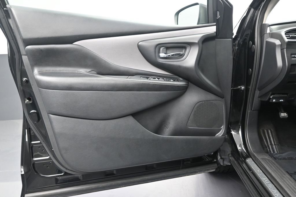 Used 2020 Nissan Murano SV FWD image 11