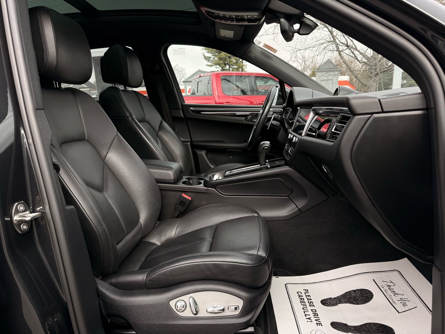 Used 2022 Porsche Macan image 17