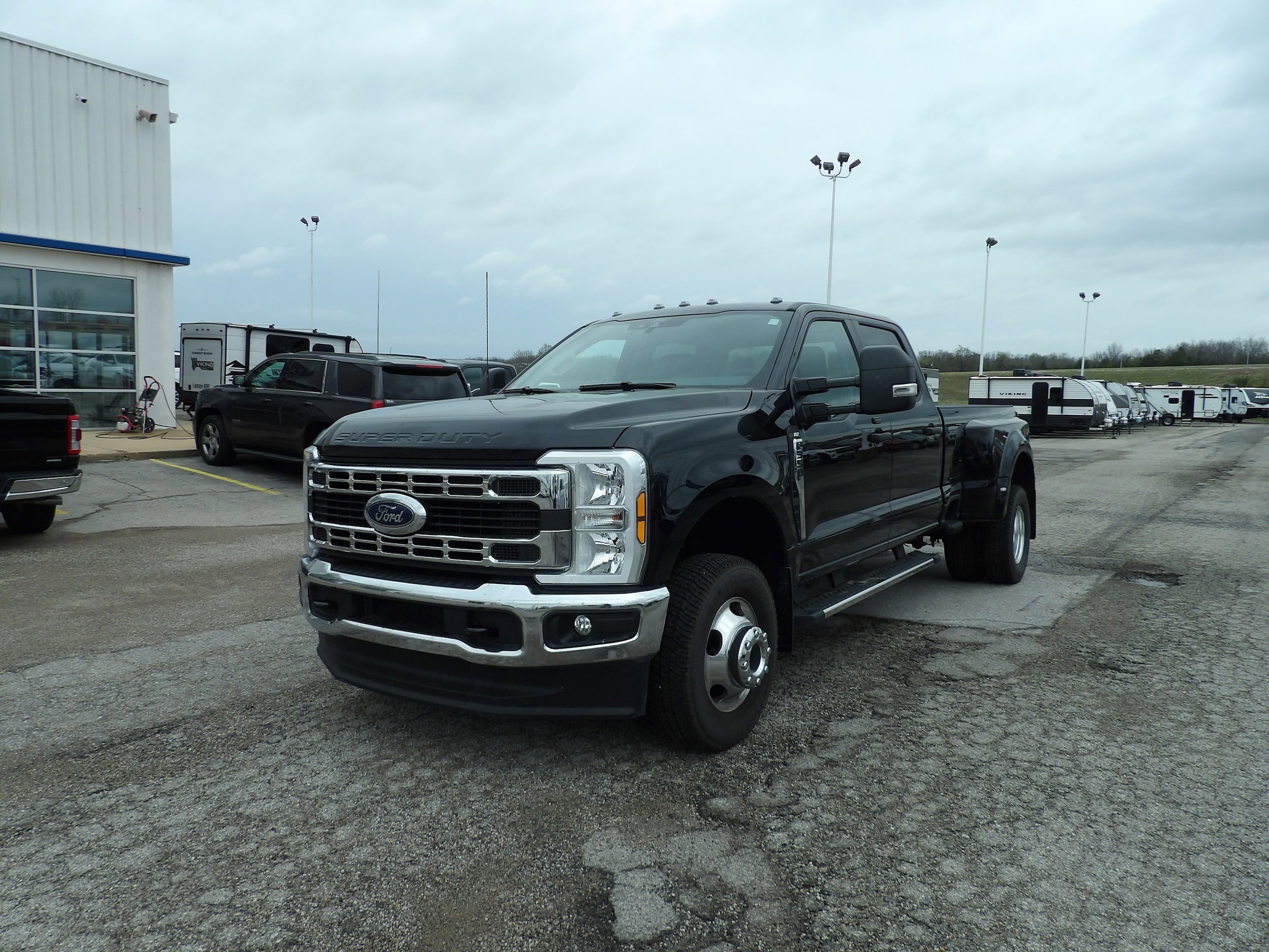Used 2026 Ford F350 XLT AWD/4WD image 2