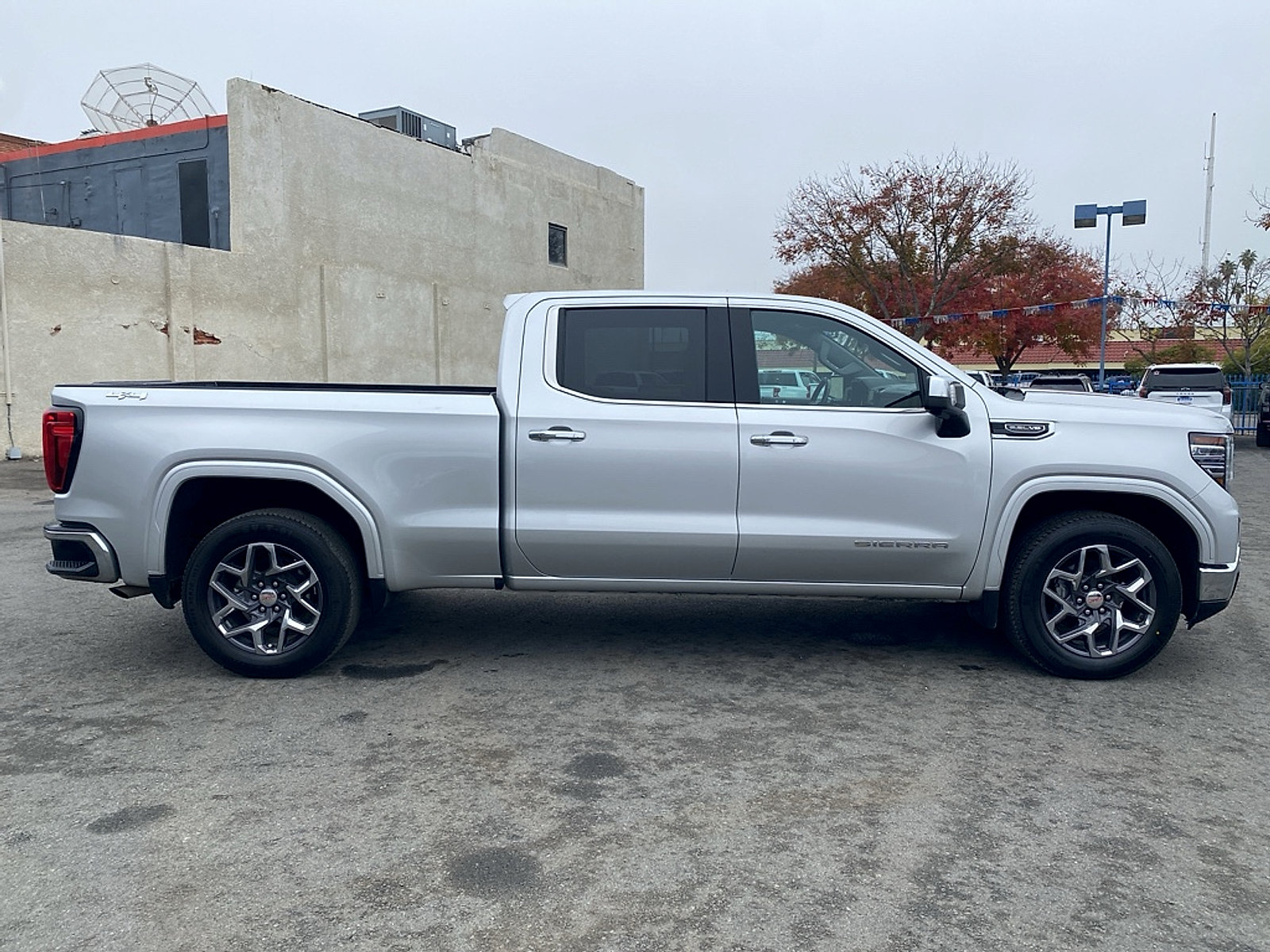 Used 2022 GMC Sierra 1500 SLT w/ SLT Premium Plus Package AWD/4WD image 2
