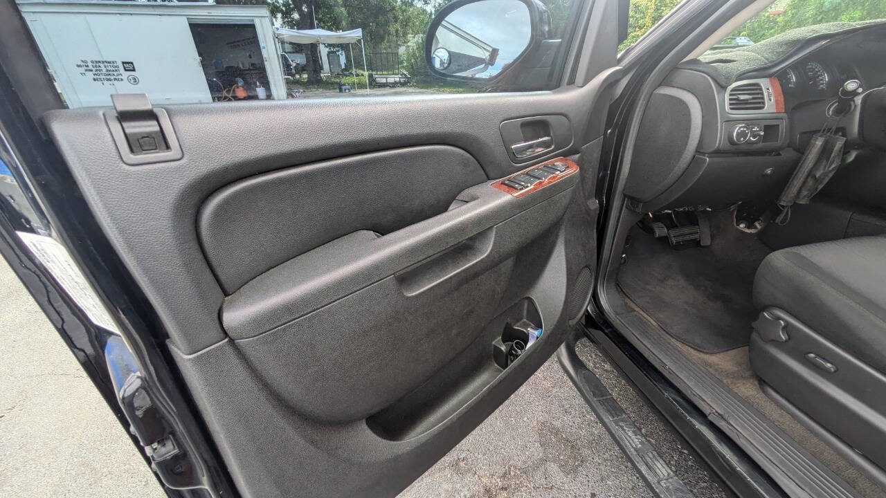 Used 2011 Chevrolet Suburban LS image 8