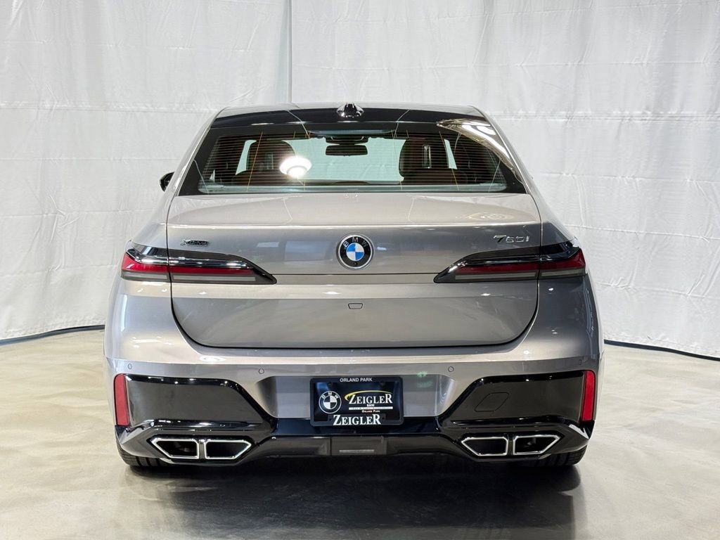 Used 2023 BMW 760i xDrive image 5