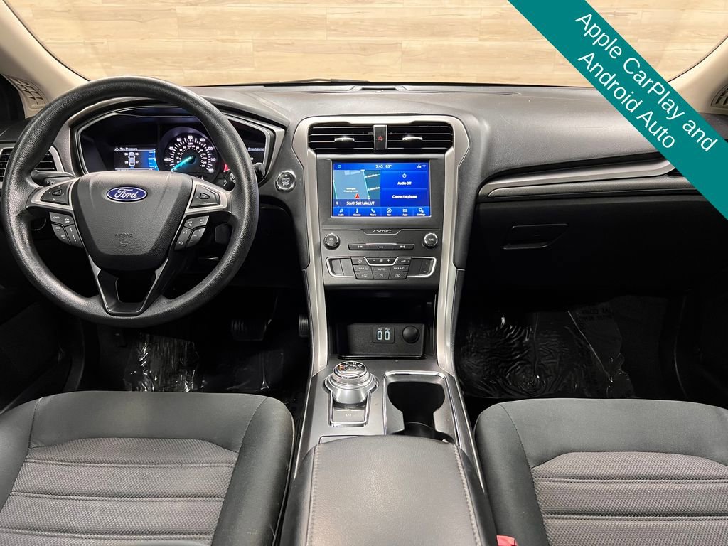 Used 2020 Ford Fusion SE image 2