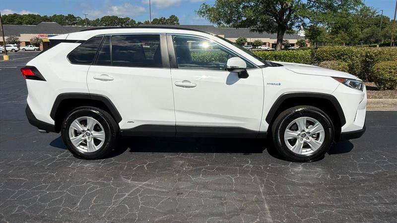 Used 2021 Toyota RAV4 XLE AWD/4WD image 7