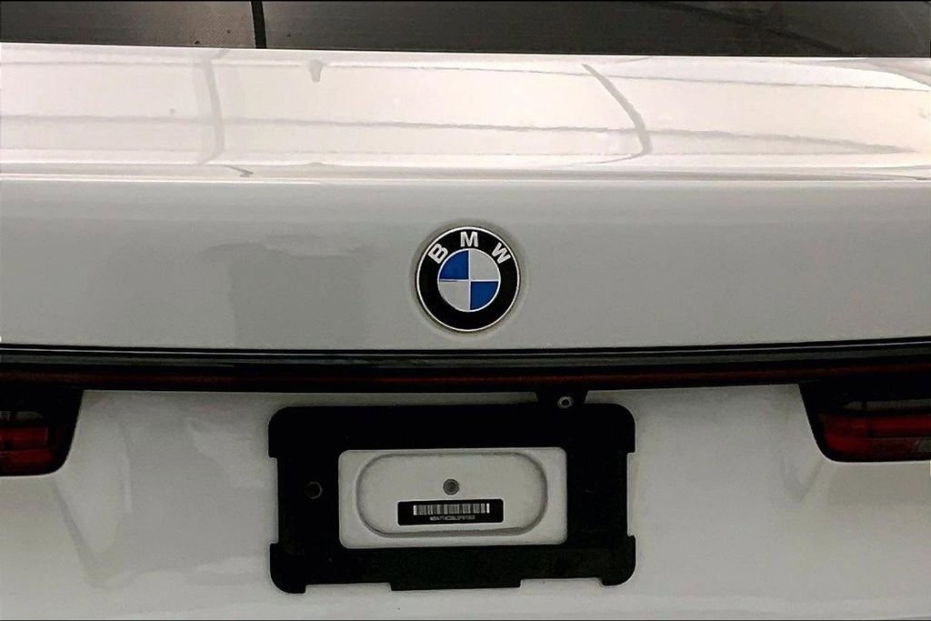 Used 2020 BMW 740i xDrive w/ M Sport Package image 7