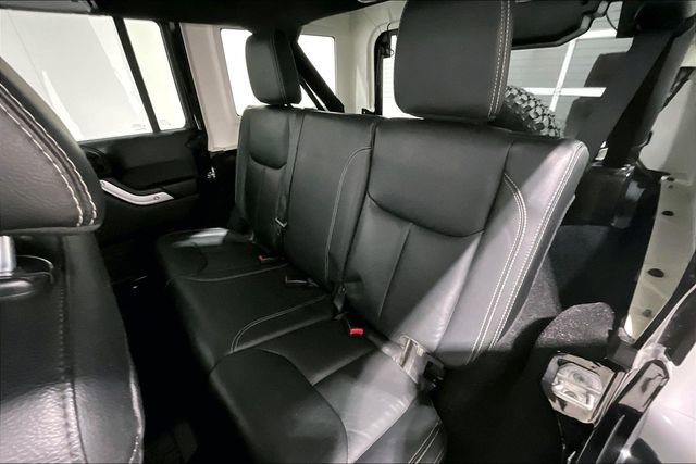 Used 2016 Jeep Wrangler Unlimited Rubicon w/ Connectivity Group image 23