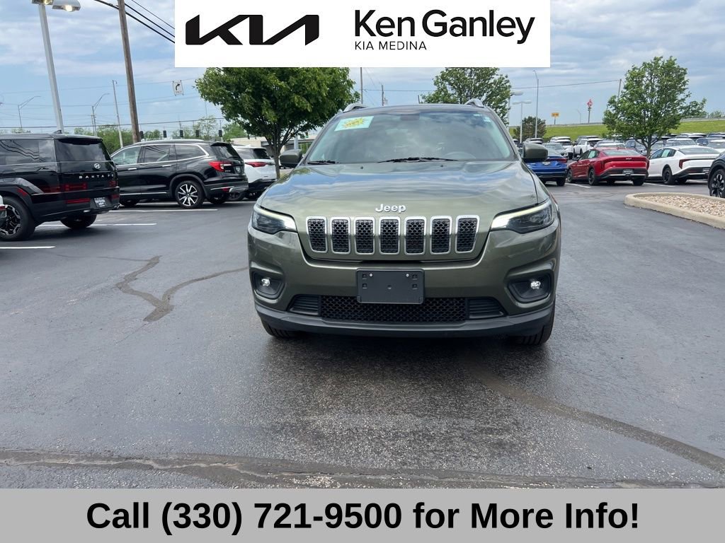 Used 2019 Jeep Cherokee Latitude Plus w/ Cold Weather Group AWD/4WD image 3