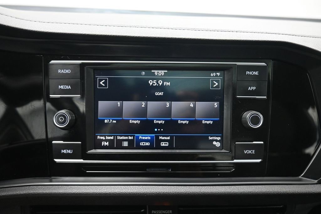 Used 2024 Volkswagen Jetta SE FWD image 17