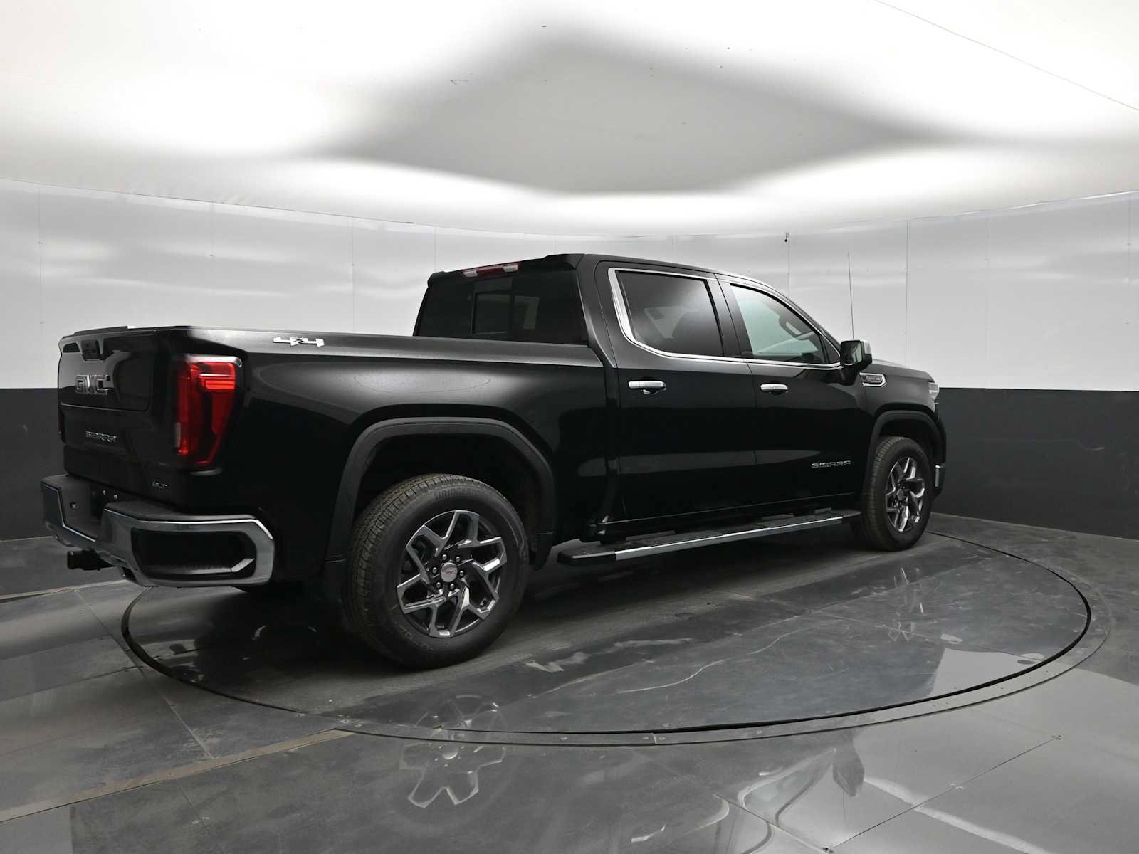 New 2026 GMC Sierra 1500 SLT w/ SLT Premium Package AWD/4WD image 7