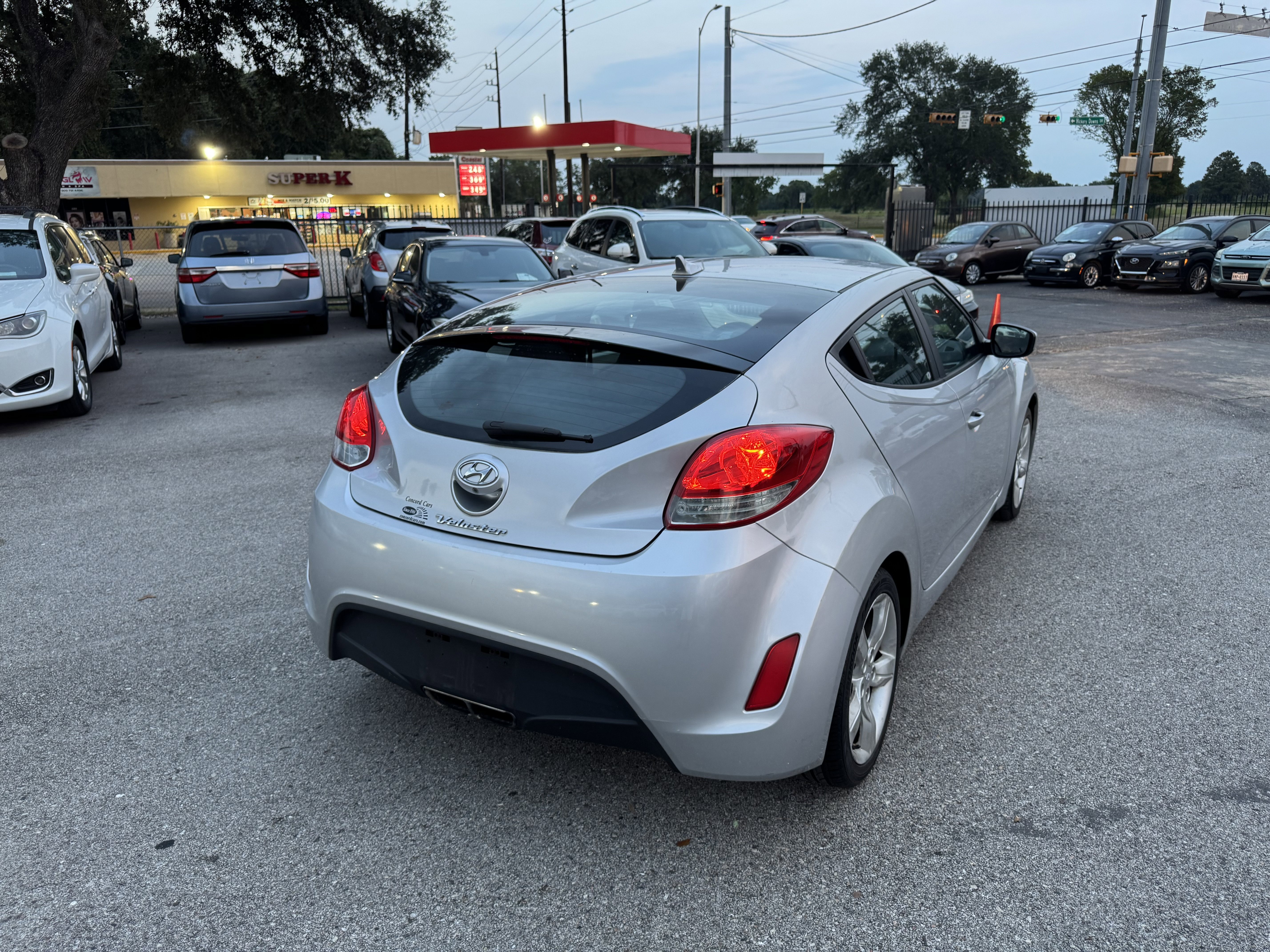 Used 2014 Hyundai Veloster image 8