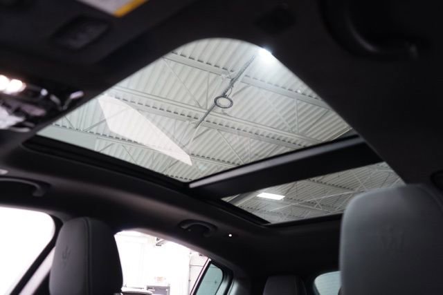 New 2025 Maserati Grecale Trofeo image 17