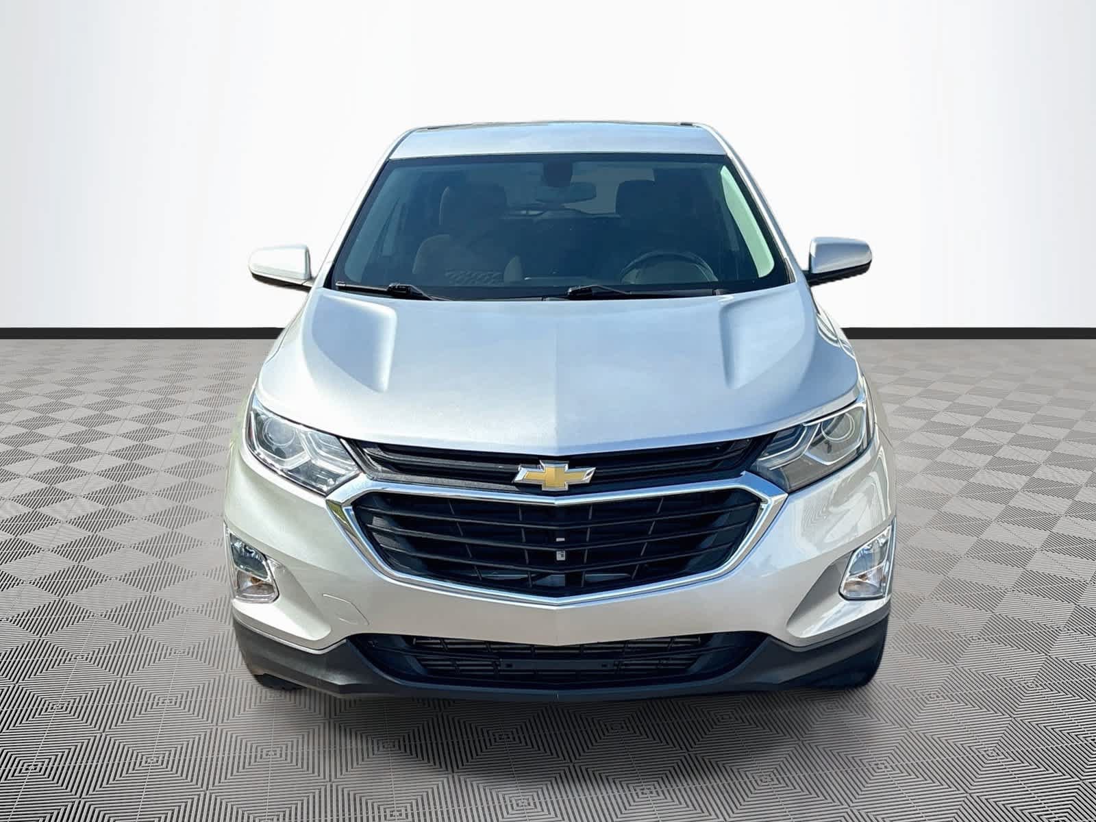 Used 2018 Chevrolet Equinox LT FWD image 2