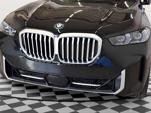 New 2026 BMW X5 xDrive50e w/ Premium Package image 16