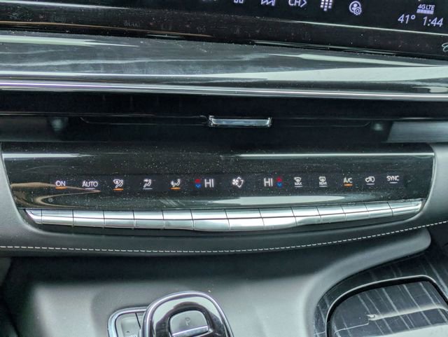 Used 2024 Cadillac Escalade V w/ LPO, ONYX Package image 24