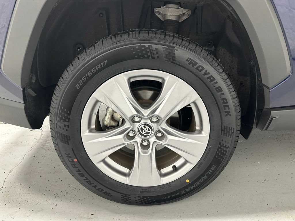 Used 2025 Toyota RAV4 XLE AWD/4WD image 65
