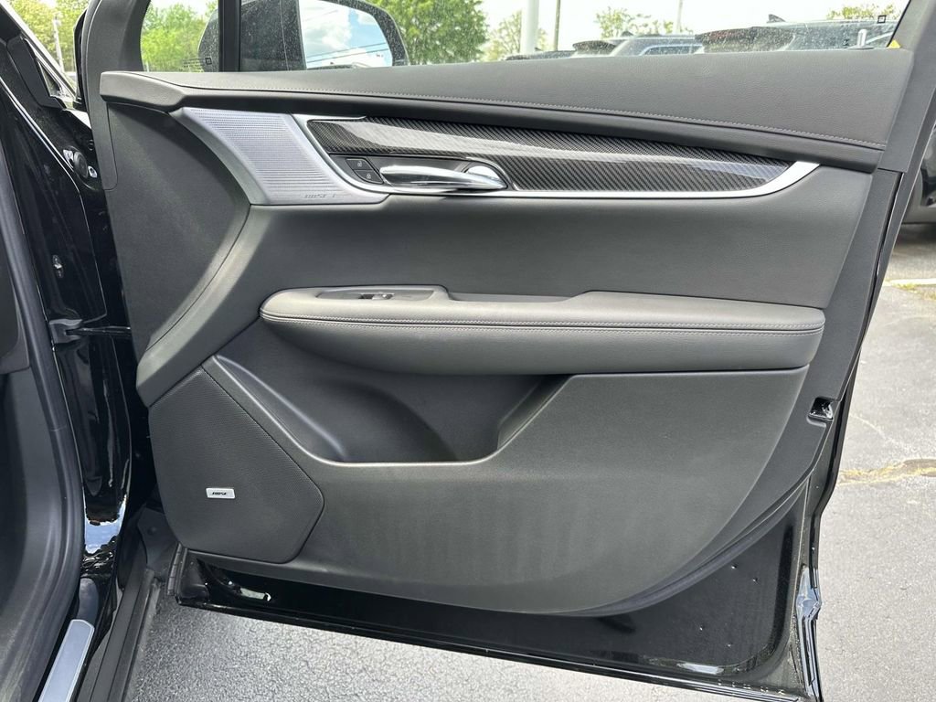 New 2025 Cadillac XT6 Sport w/ Technology Package AWD/4WD image 8