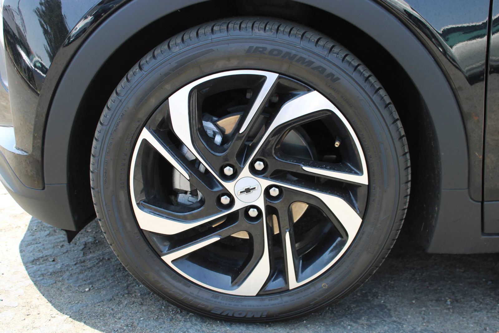 Used 2022 Chevrolet Bolt LT w/ Infotainment Package FWD image 14