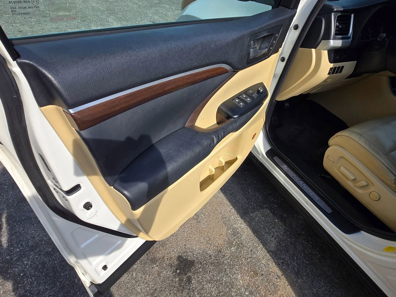 Used 2014 Toyota Highlander Limited FWD image 9