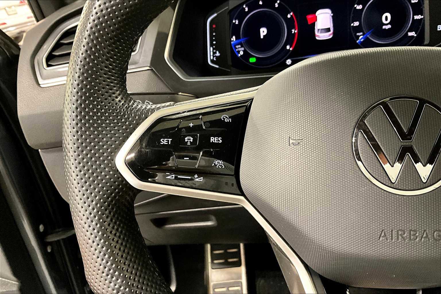 Used 2022 Volkswagen Tiguan SEL R-Line image 22